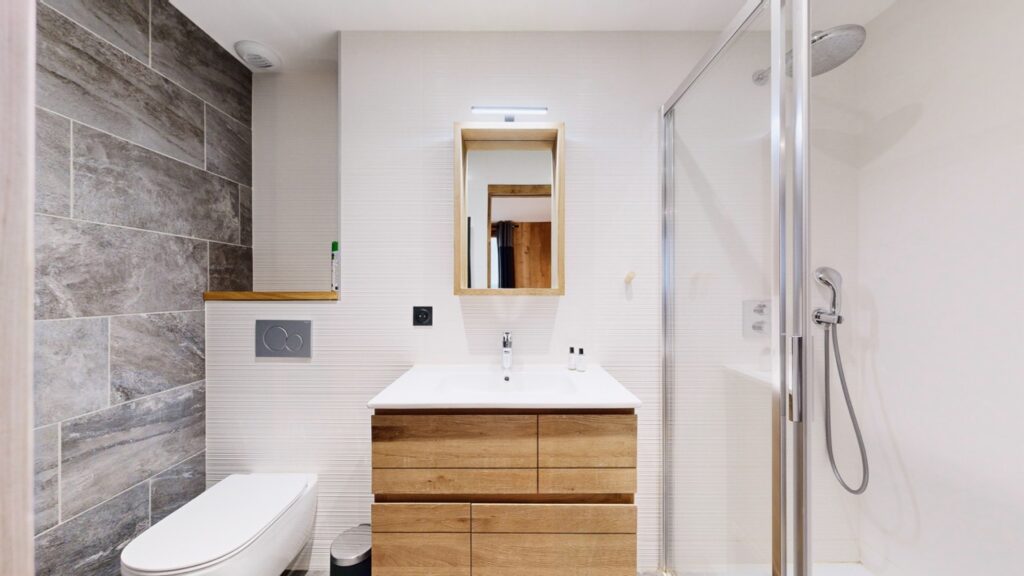 Salle de douche de l’appartement K2