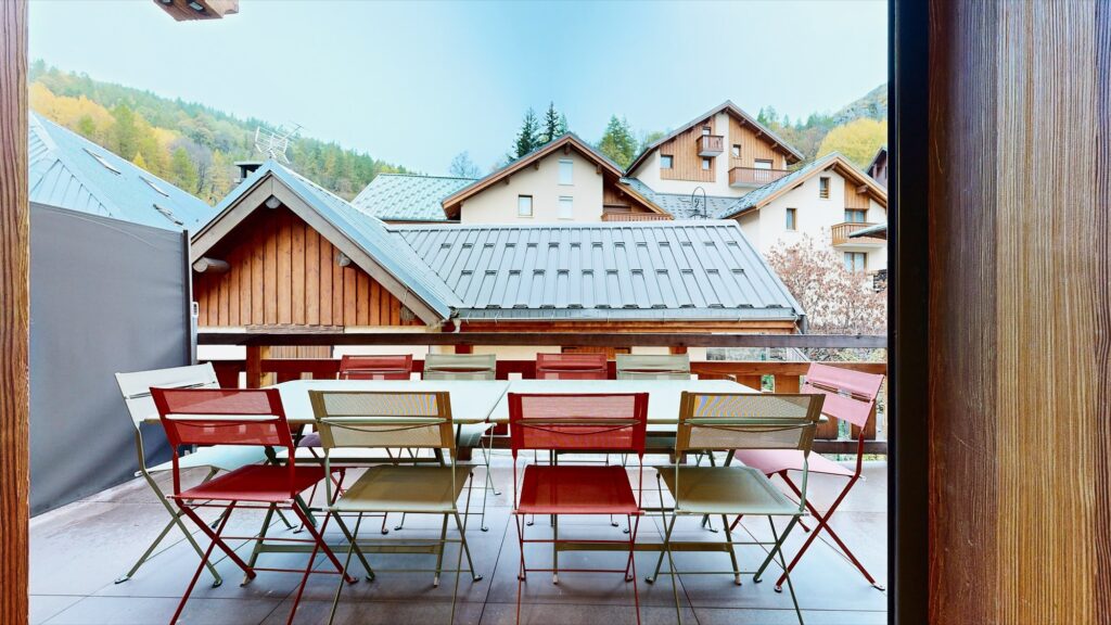 La terrasse de l’appartement K2 avec vue sur Valloire