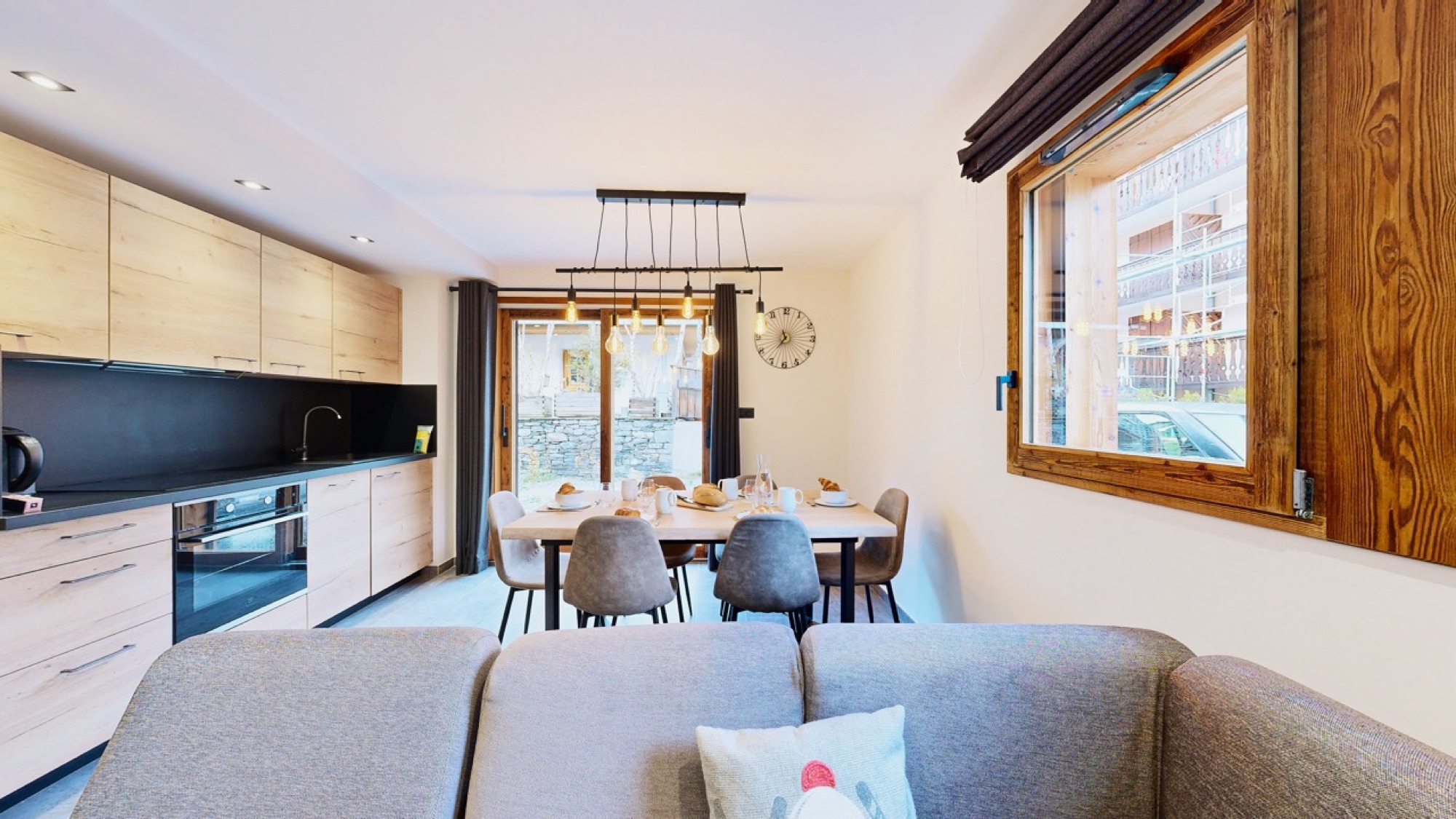 Cuisine ouverte et séjour de l’appartement Mont-Blanc