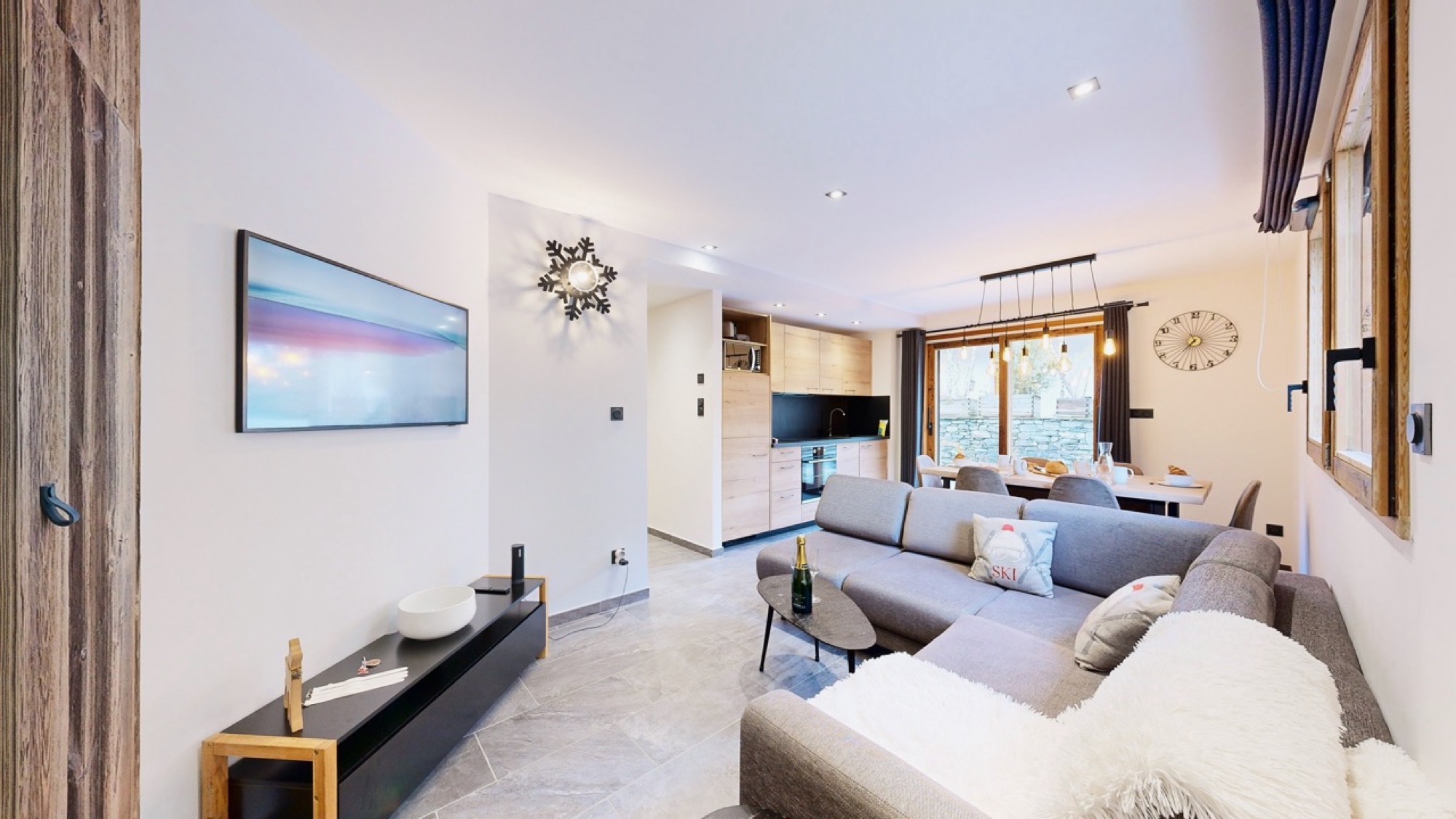 Le salon lumineux de l’appartement Mont-Blanc